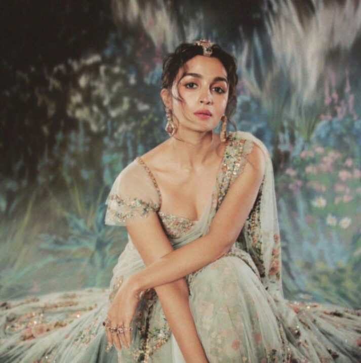 Alia Bhatt : Biographie, âge, taille, soeur, mari, films, famille, carrière… en 2024
