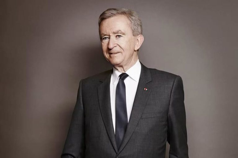 Tout sur Bernard Arnault Biographie, Âge, Fortune, Famille, Taille, Salaire... en 2025