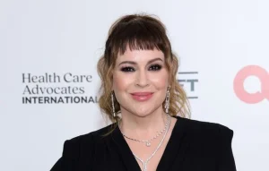 Tout sur Alyssa Milano : taille, fortune, enfants en 2025