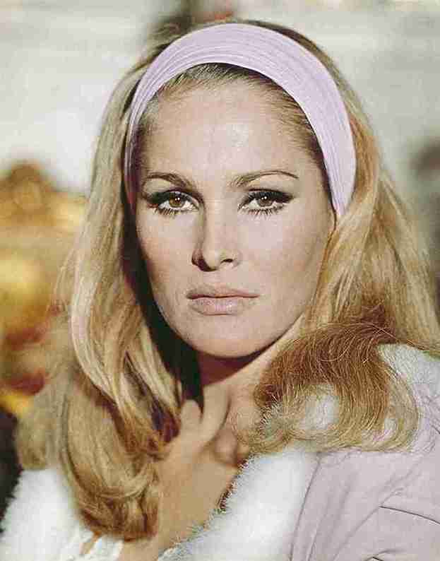Ursula Andress : age, fortune, vie privée… en 2025 1 Ursula Andress age