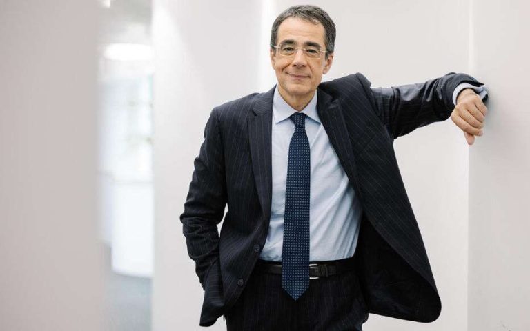 Darius Rochebin Âge, Fortune, vie privée, epouse (1)