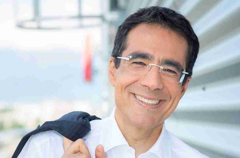 Darius Rochebin Âge, Fortune, vie privée, epouse (1)