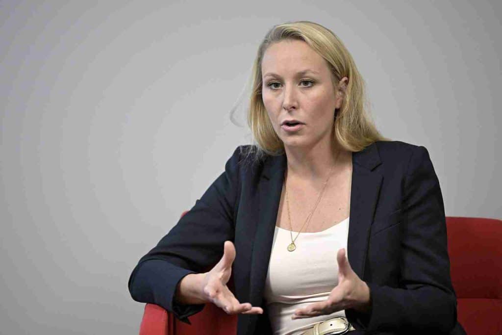 Marion Maréchal Âge, Taille, Premier mari, Fortune, Vie Privée
