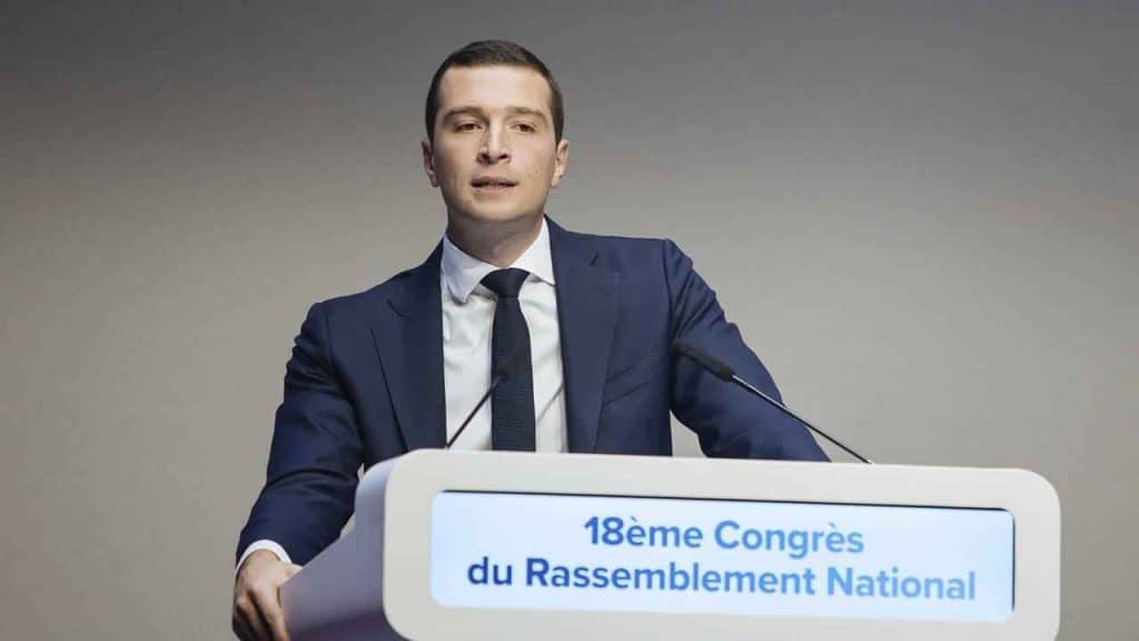 Jordan Bardella : Taille, Salaire, Epouse, Origine, Vie privée (2025) 2 Jordan BardellaTaille, Salaire, Epouse, Origine, Vie privée