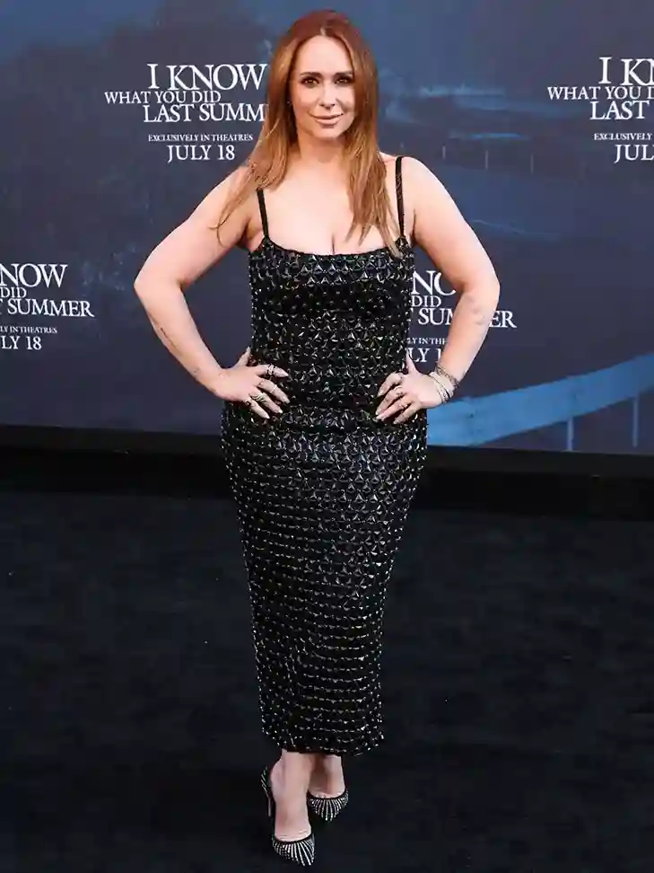 Jennifer Love Hewitt height net worth