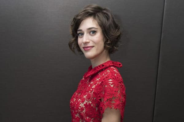Lizzy Caplan Age, Height, Husband, Net Worth
