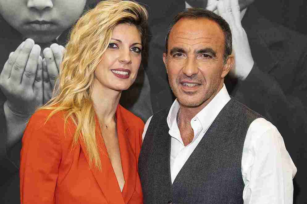 Nikos Aliagaset sa compagne