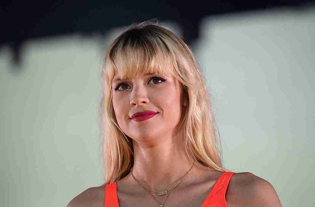 Angèle Bio, age, taille, fortune, couple, vie privée