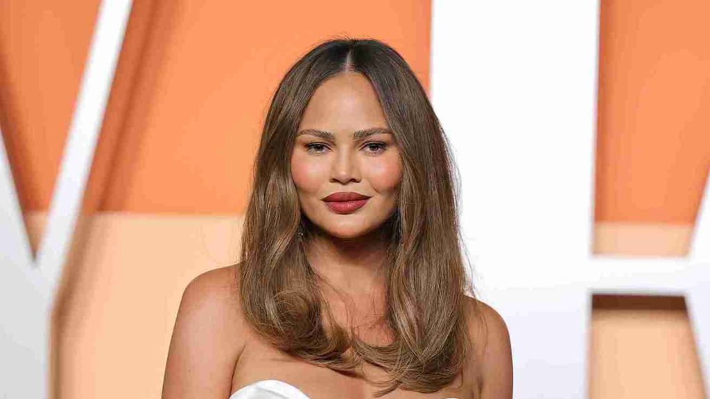 Chrissy Teigen: Bio, age, husband, height, net worth (2026) 1 Chrissy Teigen age, husband, height, net worth