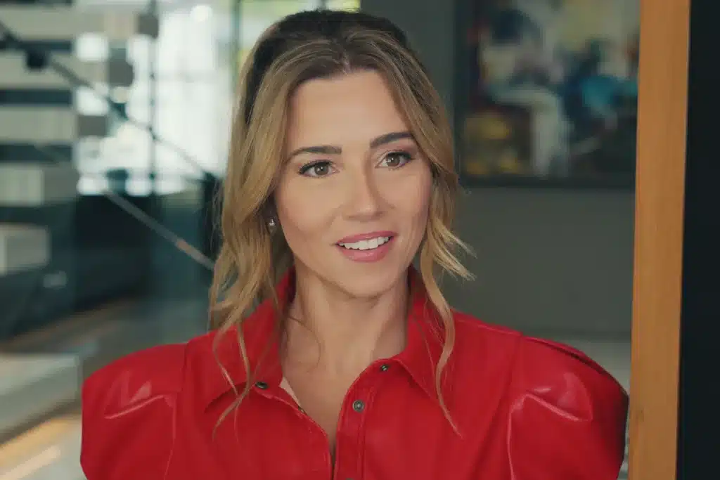 Linda Cardellini net worth