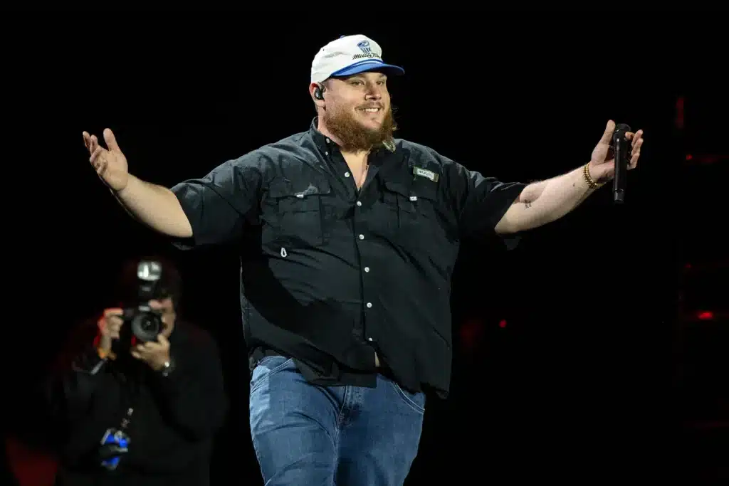 Luke Combs height, girlfriend, net worth, songs