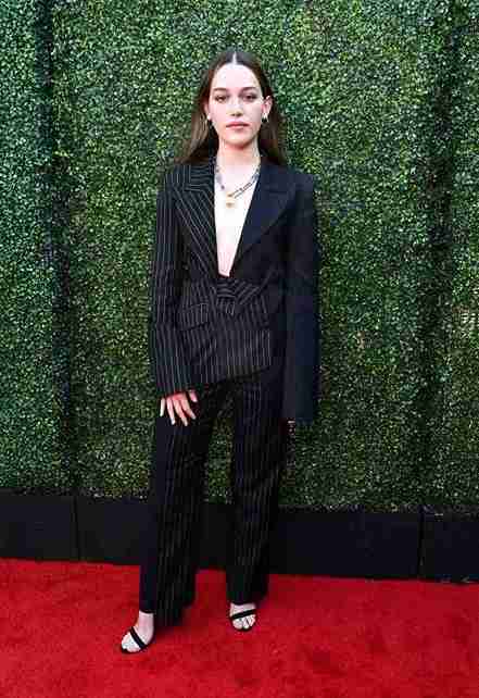 Victoria Pedretti Height