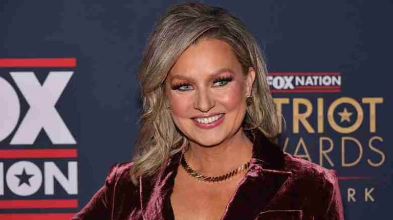 Sandra Smith biography