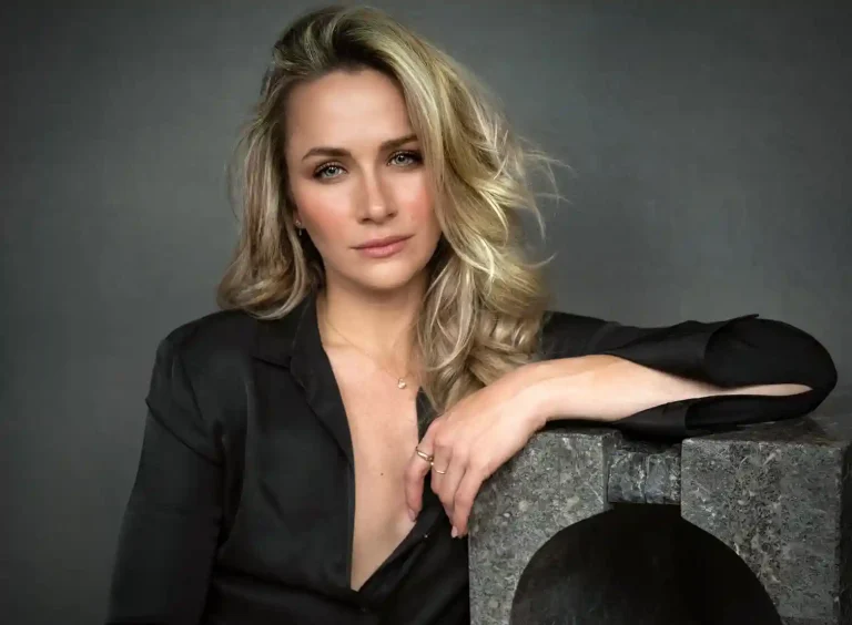 Shantel VanSanten biography