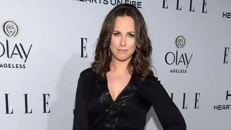 Alicia Menendez biography
