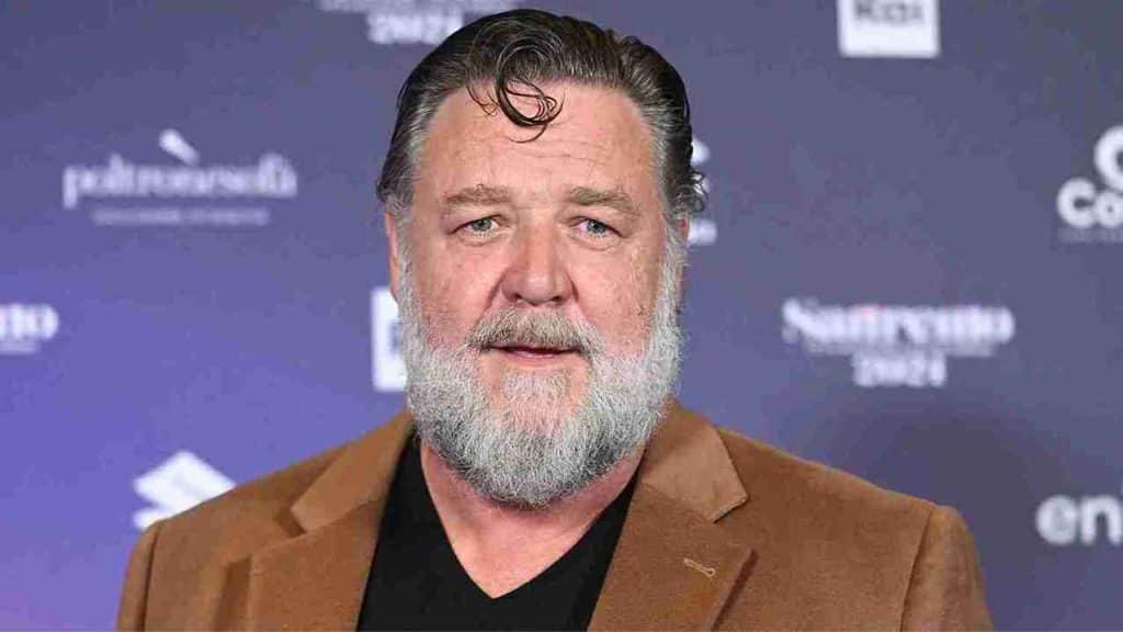 russell crowe biography